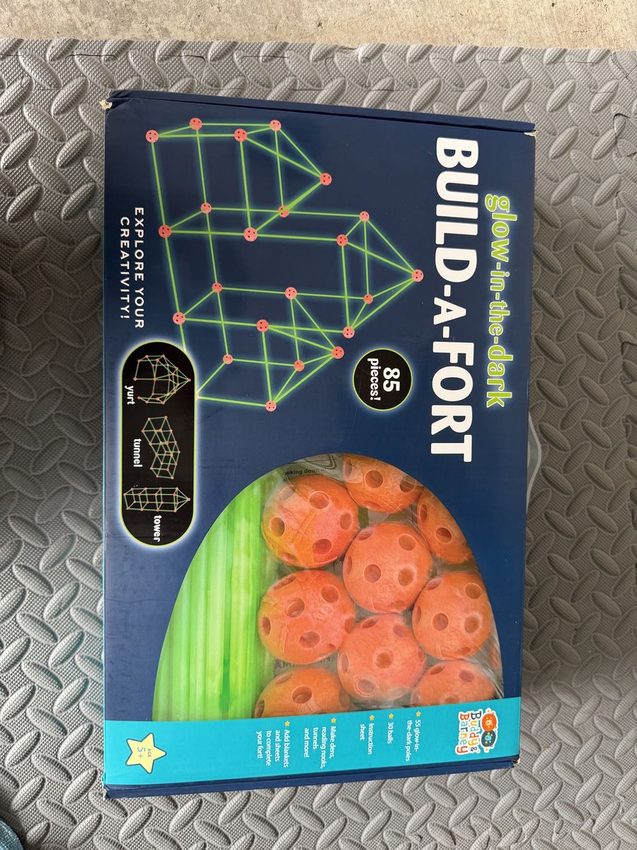 Glow-in-the-Dark Build-A-Fort – 85 Piece Set