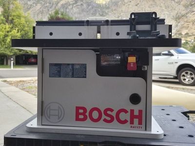 DeWalt Router + Bosch Router Table – Never Used