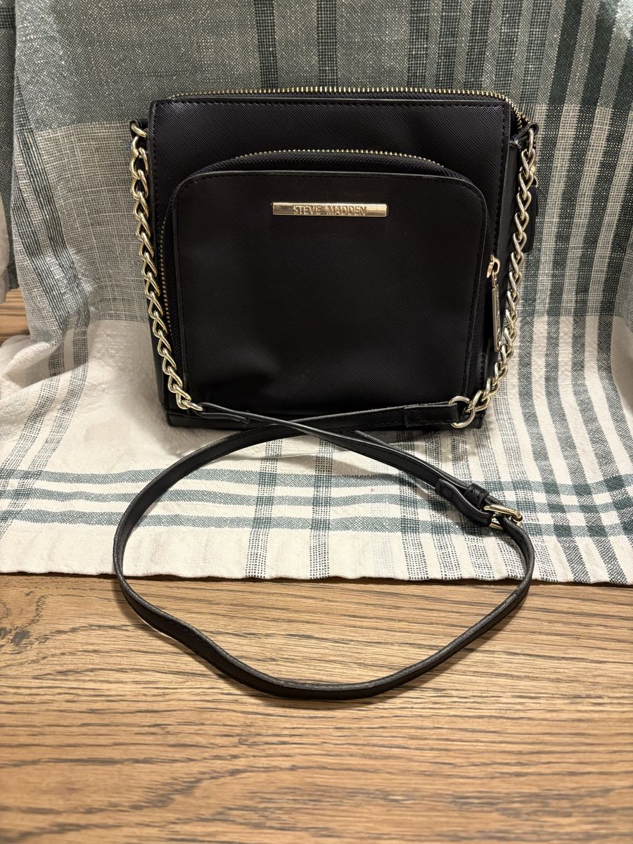 Steve Madden Black Crossbody Bag with Chain Detail and Zip Pockets