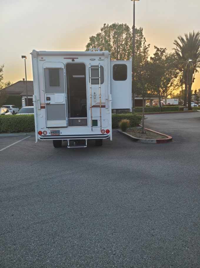 2021 lance truck camper 995