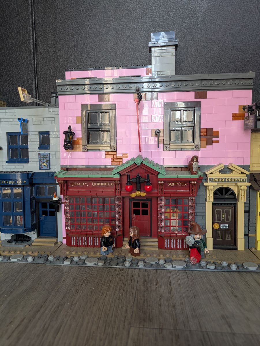 Main image 4