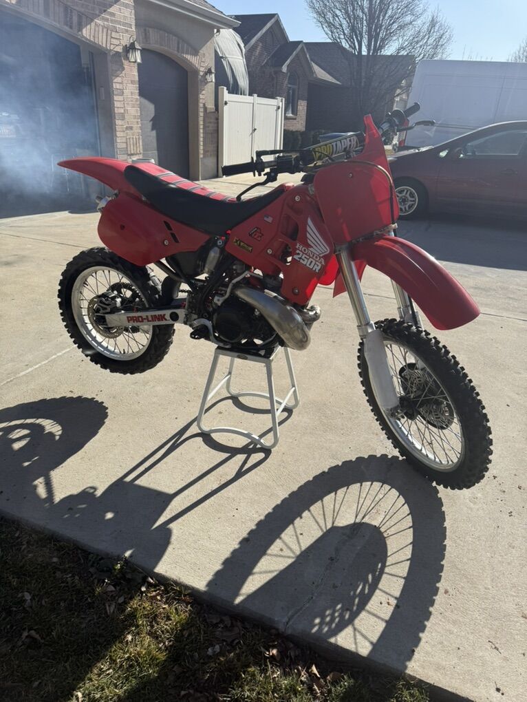 Restored 1989 Honda CR250R 2stroke