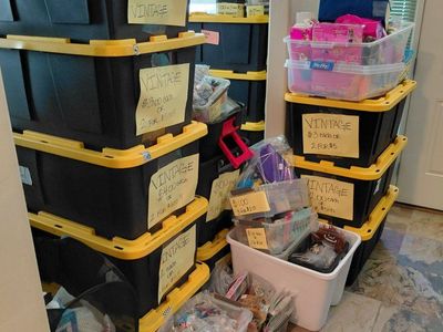 HUGE YARD SALE - 30+ TOTES • 9 TABLES • 2 MYSTERY BOXES - DAYBREAK JULY 11th!! ️