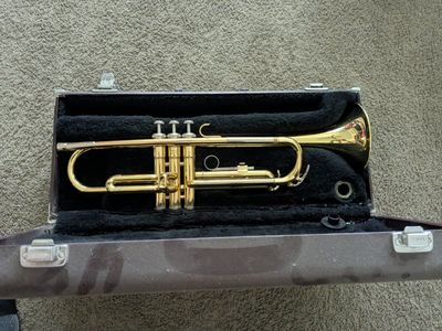 Yamaha YTR-2320 Trumpet in Brass with Hard Case