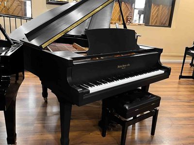 GORGEOUS LIKE NEW GRAND PIANO