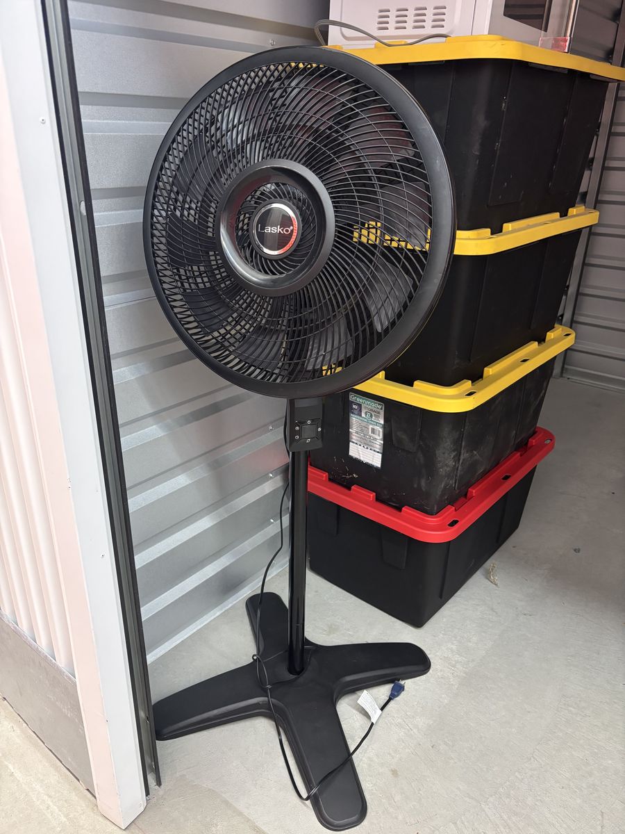 Rotating Standing Fan - Remote Controlled