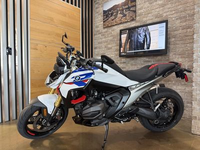 2026 BMW R1300R