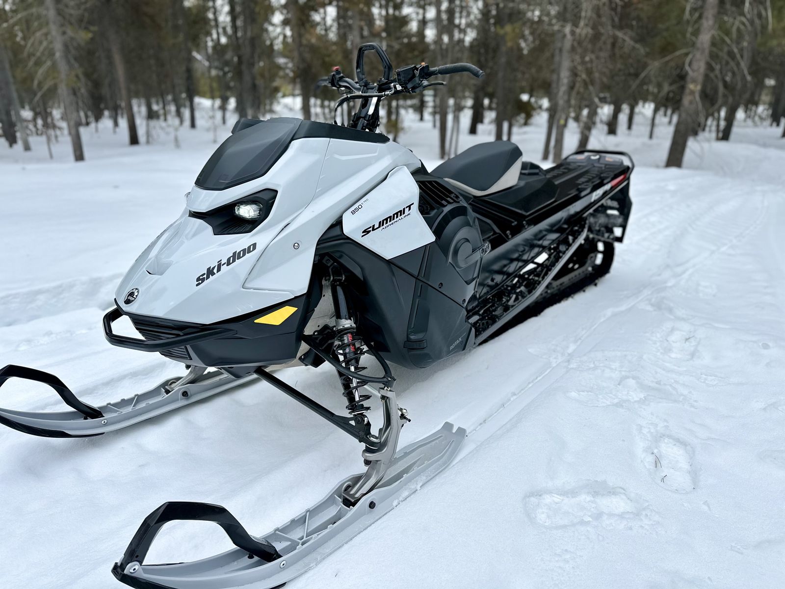 2025 Skidoo Summit Adrenaline 850 154x2.5" Shot