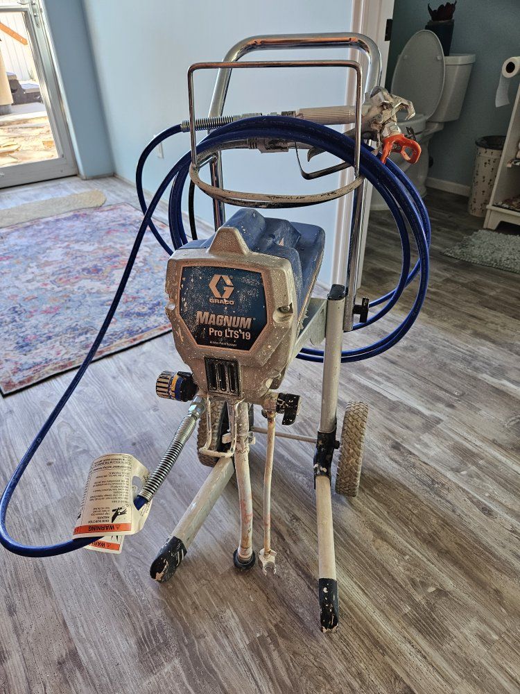 Graco Magnum ProLTS19 Paint Sprayer with Hose and Cart - Used, Good Condition