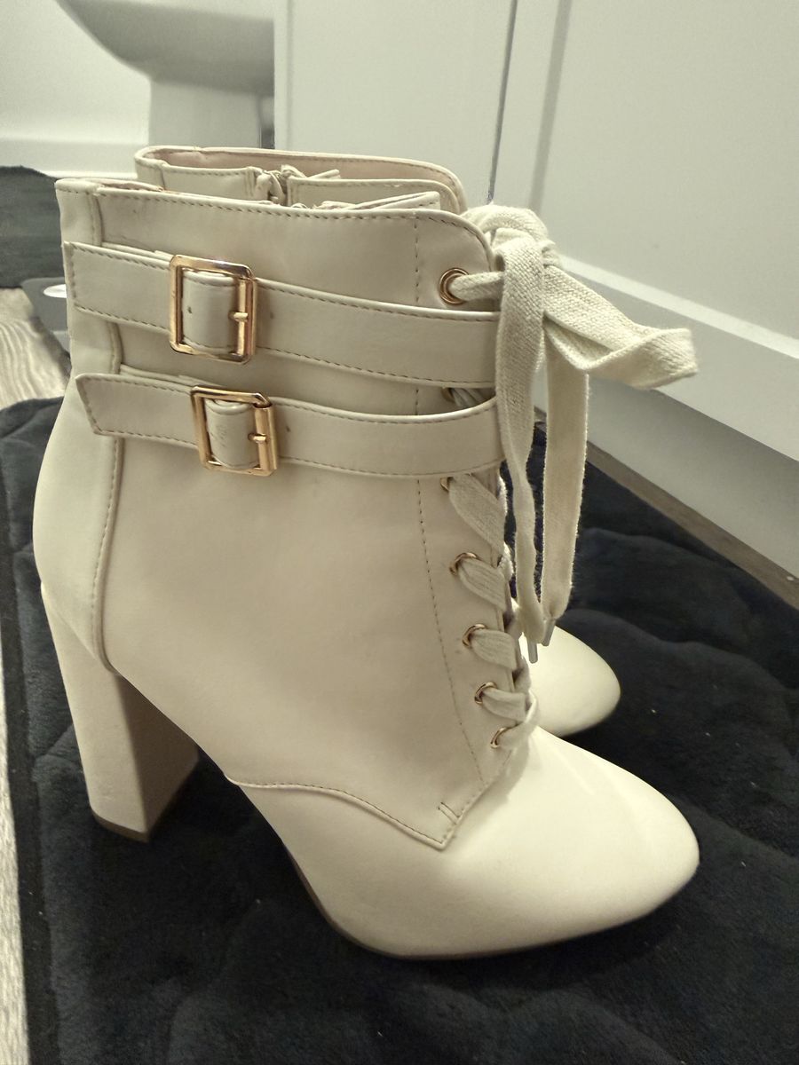 White Boots size 7.5