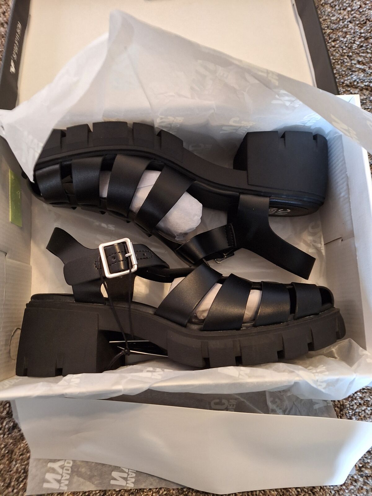 Women sandles size 11