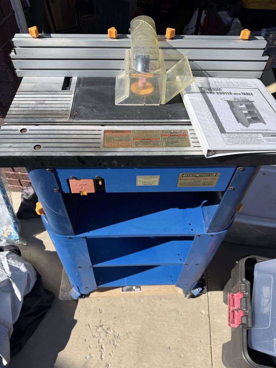 Harbor Freight Router Table with stand and caster wheels