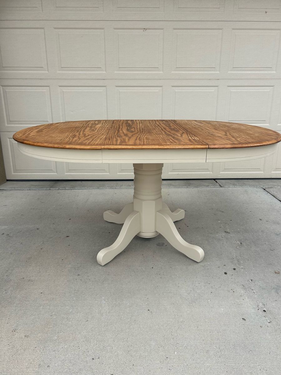 Round Oak Dining Table With Removable Leaf