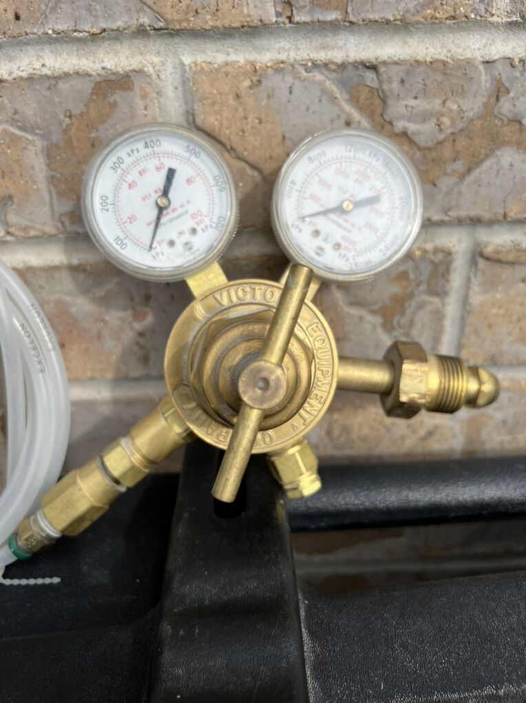 Gauge/Regulator