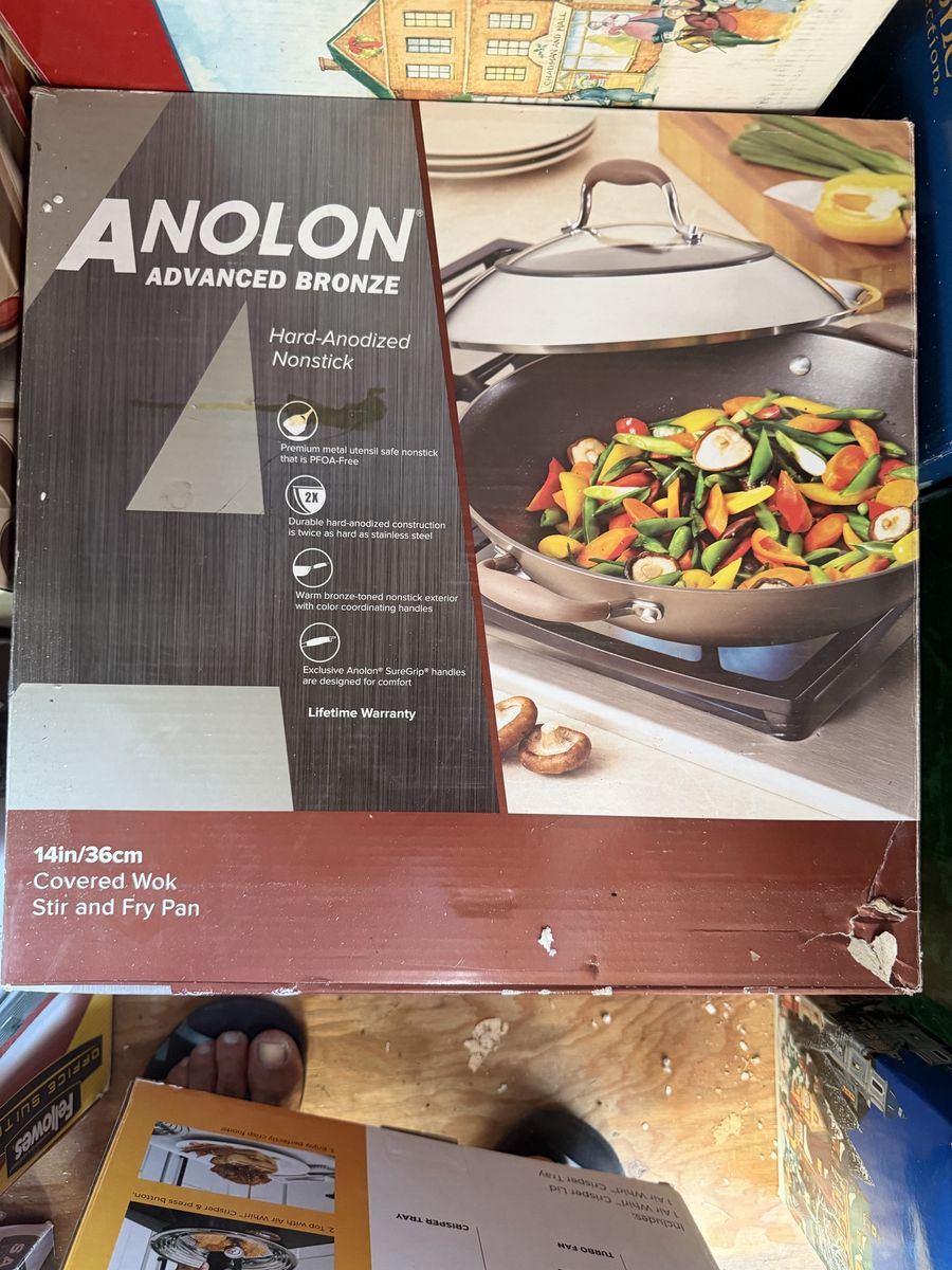 Anolon Advanced Bronze Hard-Anodized Nonstick 14-Inch Covered Wok