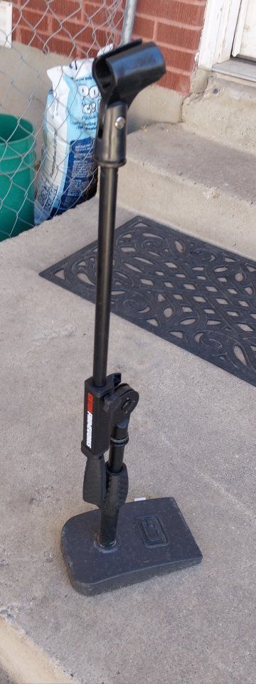 Gator Frameworks Short Microphone Stand with Weighted Base