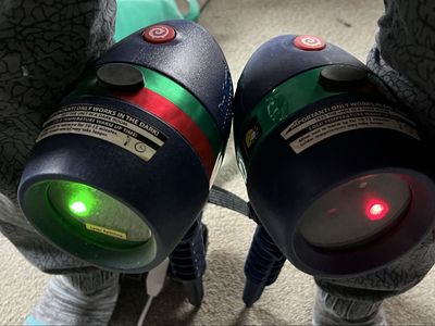 Green and red laser holiday yard lights