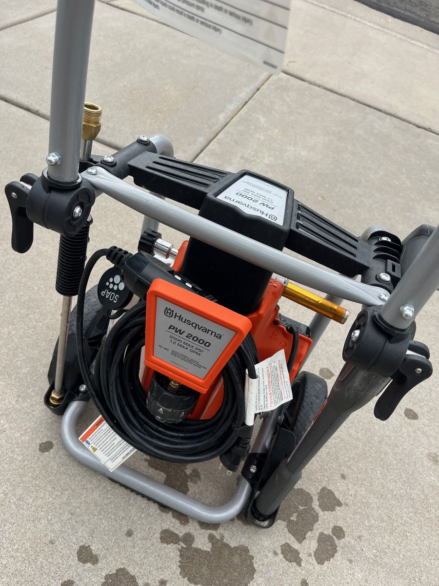 Husqvarna PW2000 Pressure Washer (Needs Pump Thread Repair)