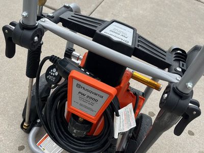 Husqvarna PW2000 Pressure Washer (Needs Pump Thread Repair)