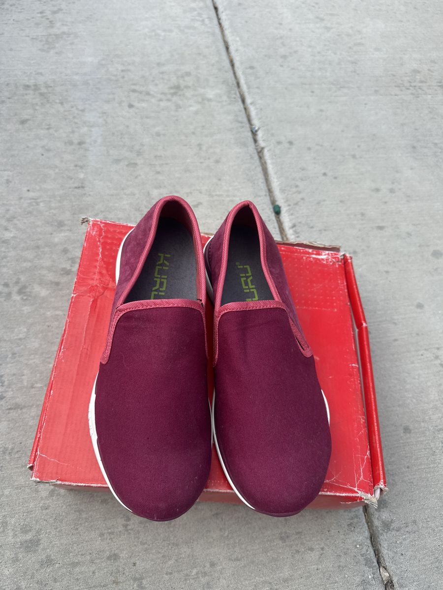 Kuru walking shoes