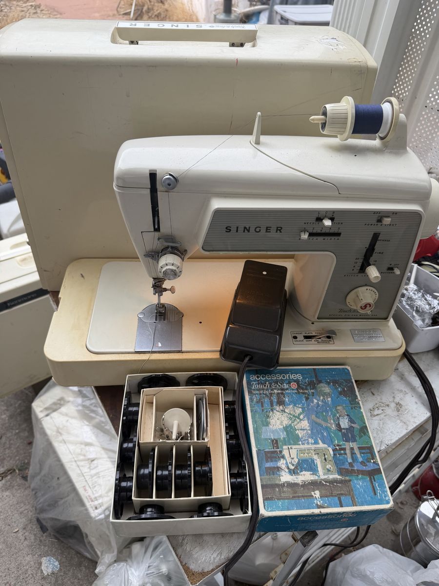 Vintage Singer Touch & Sew Model 648 Special Zig-Zag Sewing Machine with Accessories