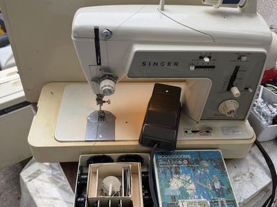 Vintage Singer Touch & Sew Model 648 Special Zig-Zag Sewing Machine with Accessories