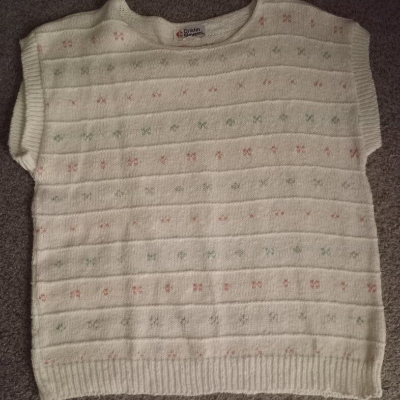 Cristin Stevens Sweater
White knitted sweater wit