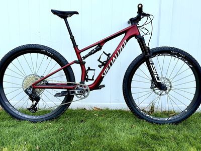 Specialized Epic 8 Expert Carbon Mountain Bike - Size Medium - 29er