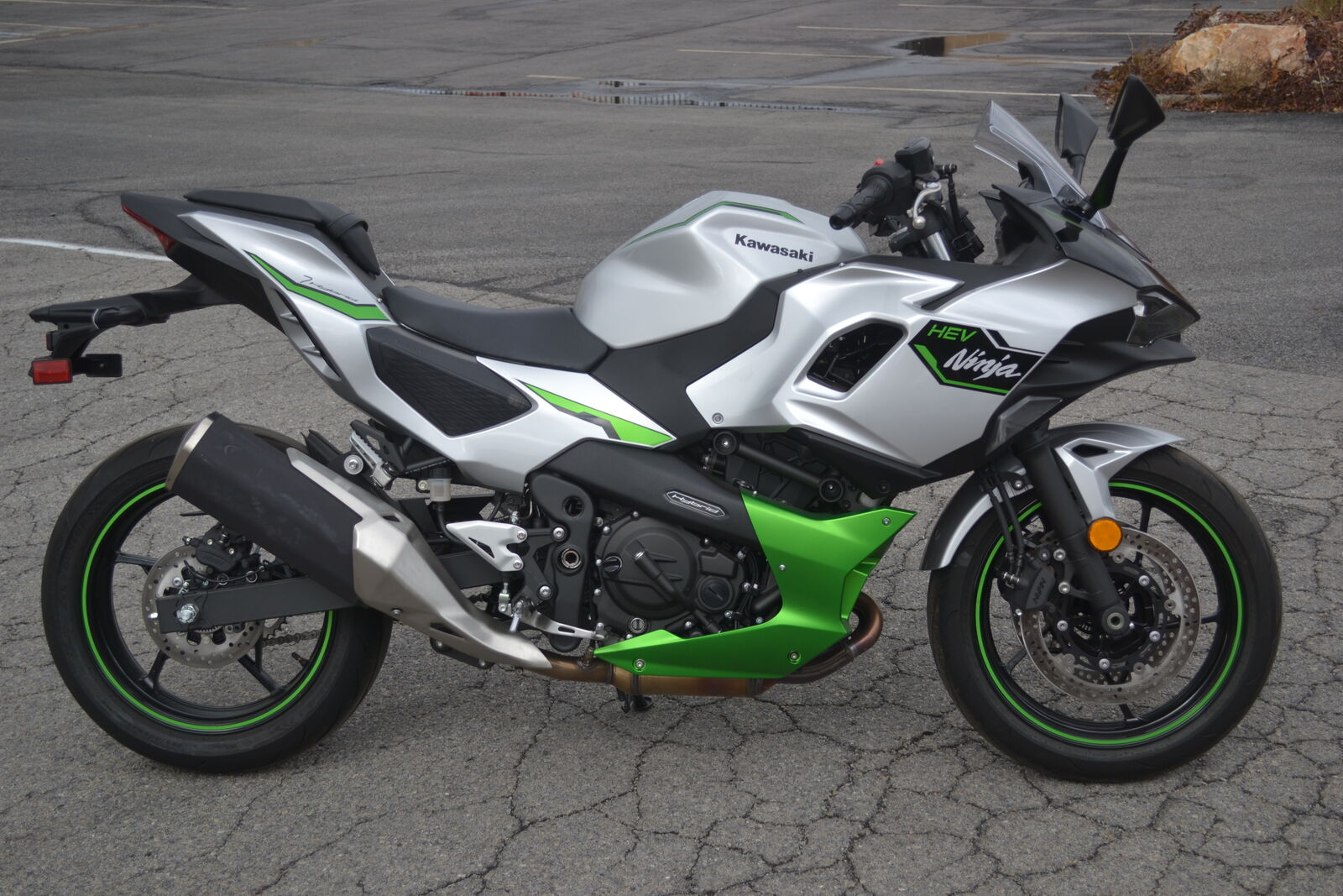2024 Kawasaki Ninja 7 Hybrid - Automatic Sport Bike