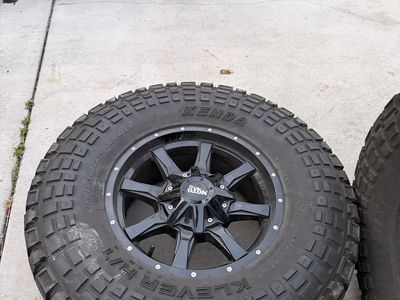 Kenda Klever R/T 35x12.50R17 Tires with Moto Metal MO970 Rims - Excellent Condition Set of 4