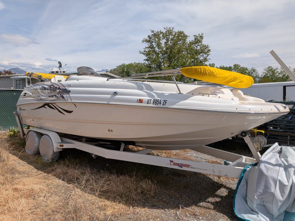 2002 Chaparral 232 Sunesta Deck Boat