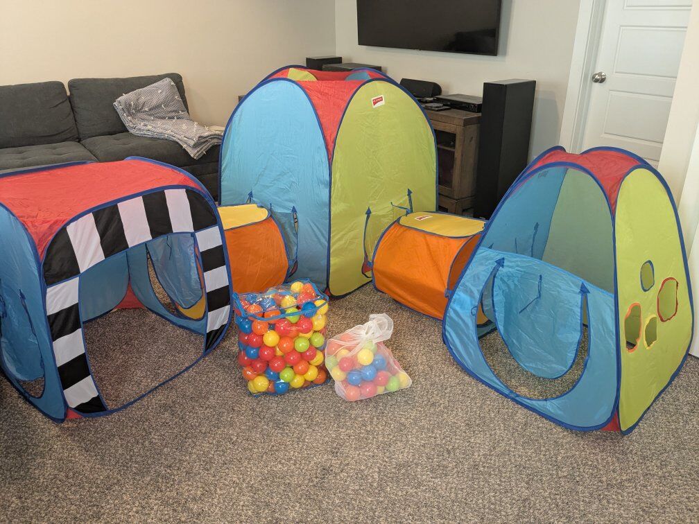 Playhut Pop up tent with balls