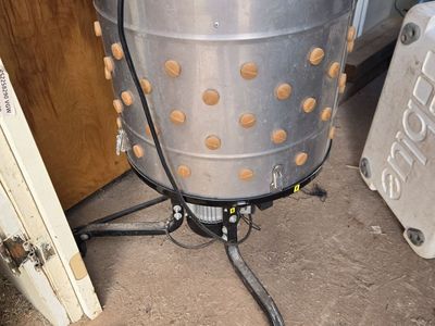 Plucker and stinless table