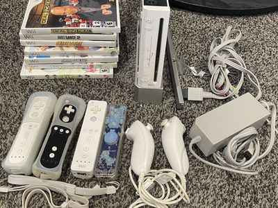 Nintendo Wii GameCube Compatible system W/7 Games