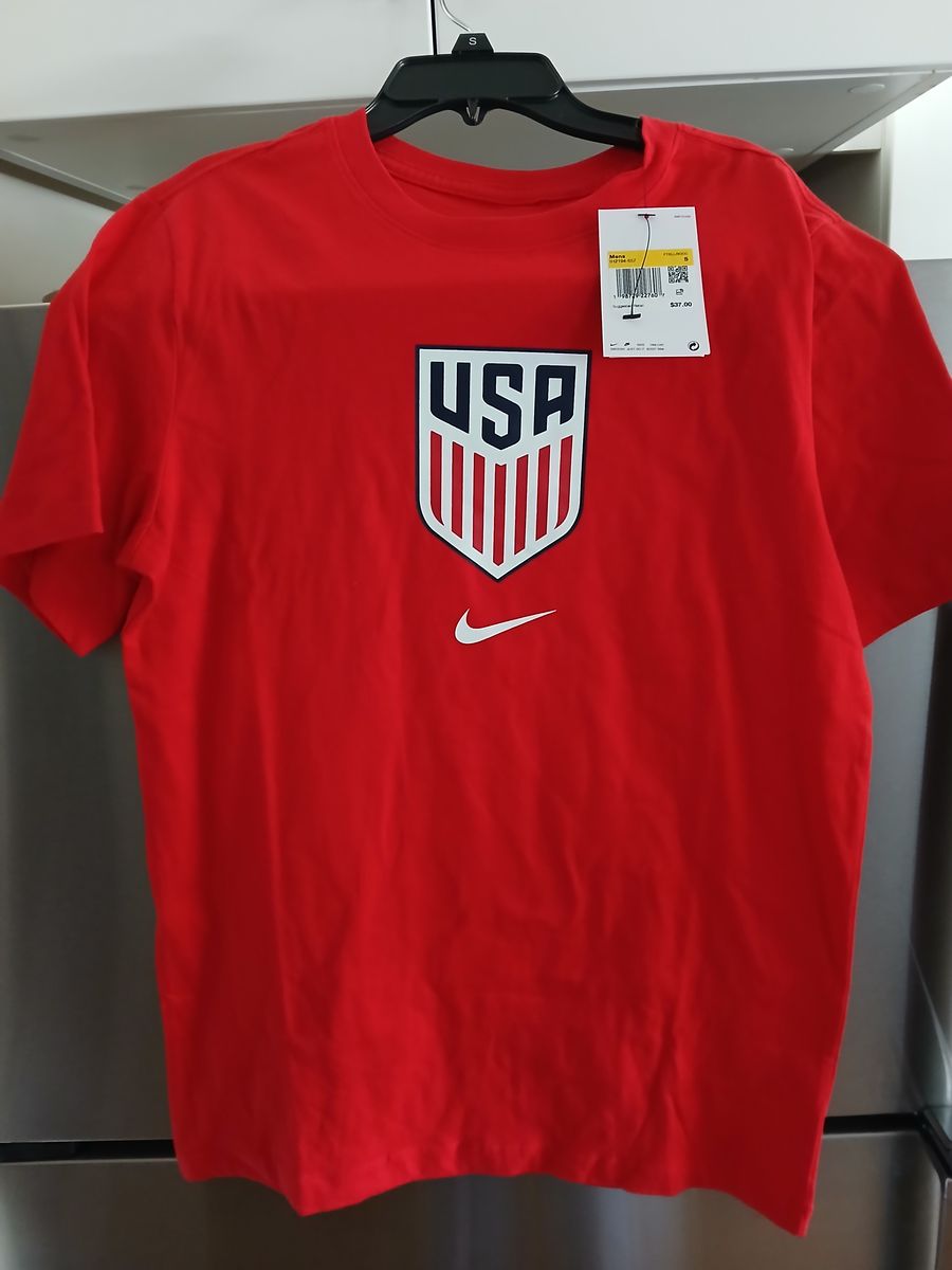 NWT Nike Men's USA Soccer Crest T-Shirt - Red (USMNT) SMALL
