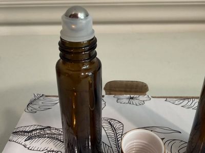 PrettYcare 10ml Amber Glass Essential Oil Roller Bottles with Gold Lids - 6 pack