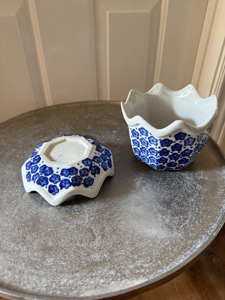 Vintage blue and white ceramic planter 4” T X 5 1/2 W does have staining in tray