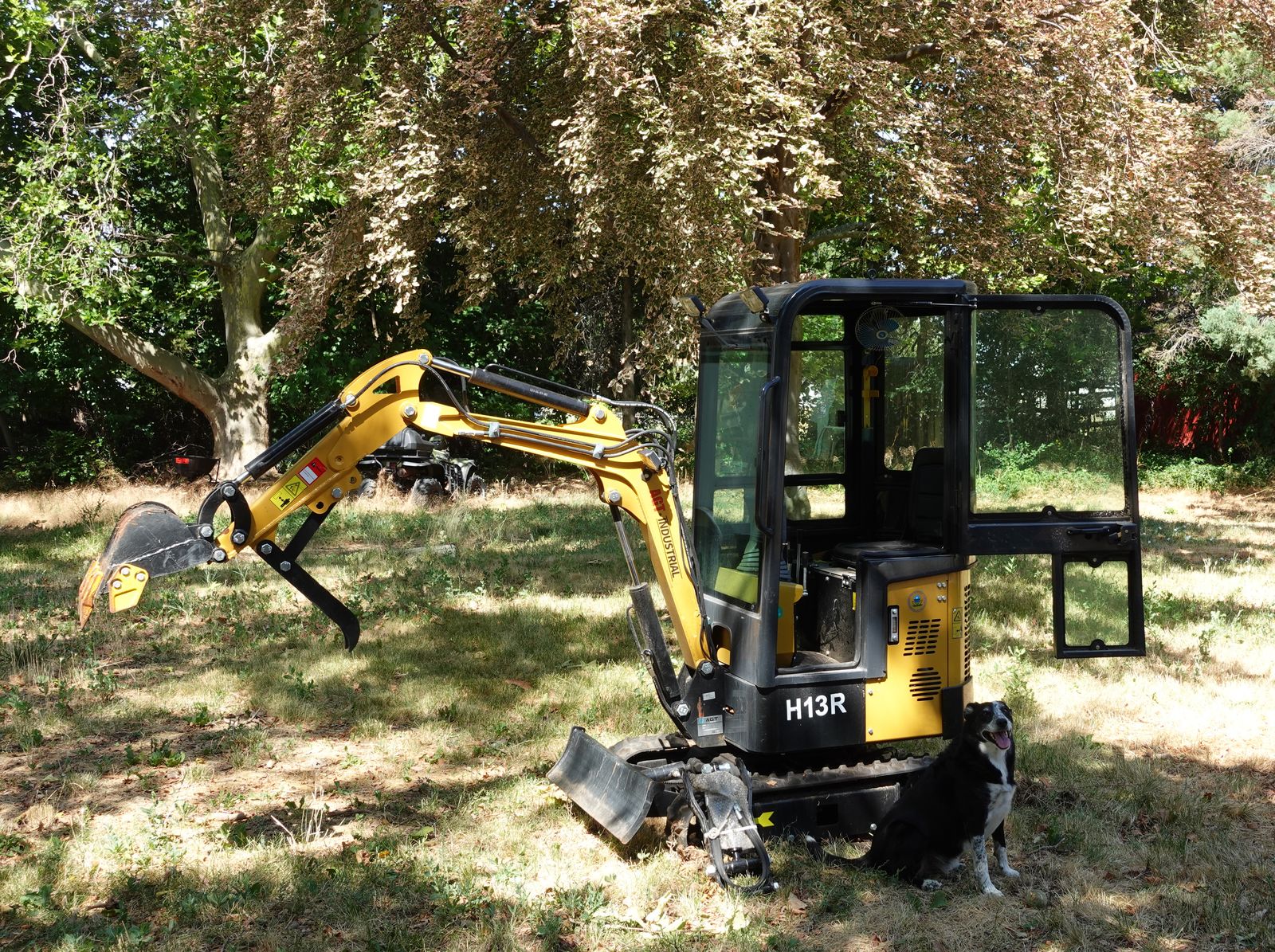 AGT H13R mini excavator w/ enclosed cab, hydraulic thumb included