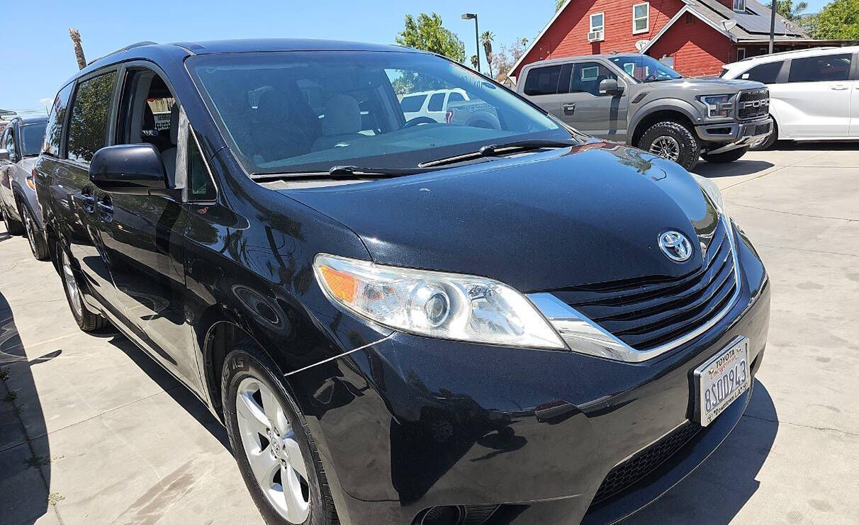 2017 Toyota Sienna LE 8-Passenger