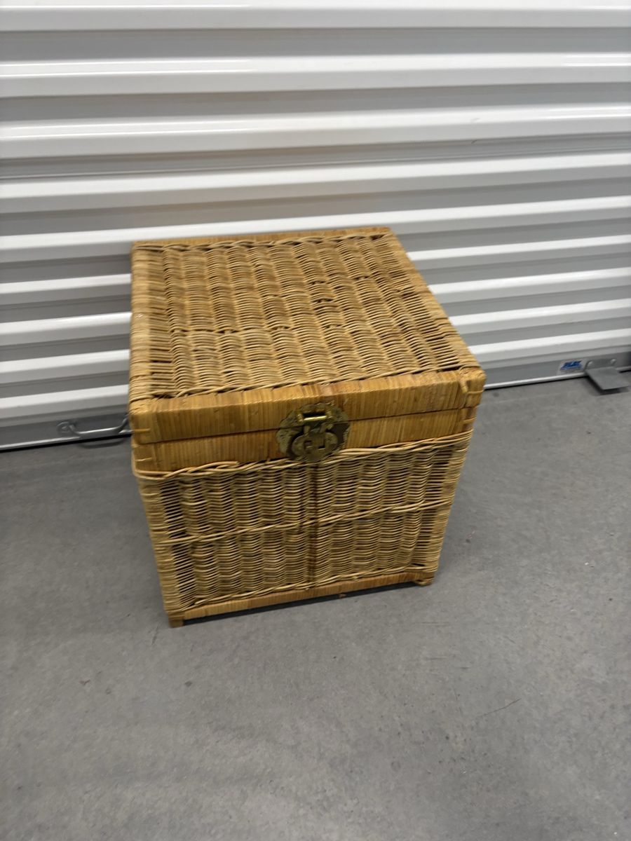 Vintage Style Wicker Rattan Storage Trunk / Blanket Chest