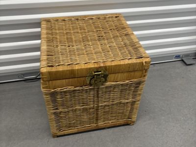 Vintage Style Wicker Rattan Storage Trunk / Blanket Chest