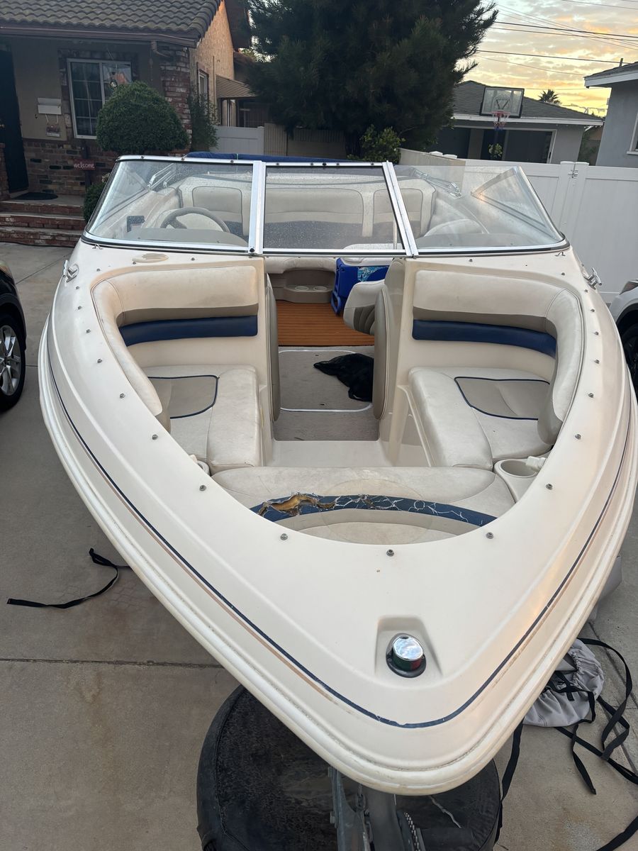 Glastron GS 205 Bowrider Boat with Trailer - Spacious 20ft Deck, Ready for Water Sports