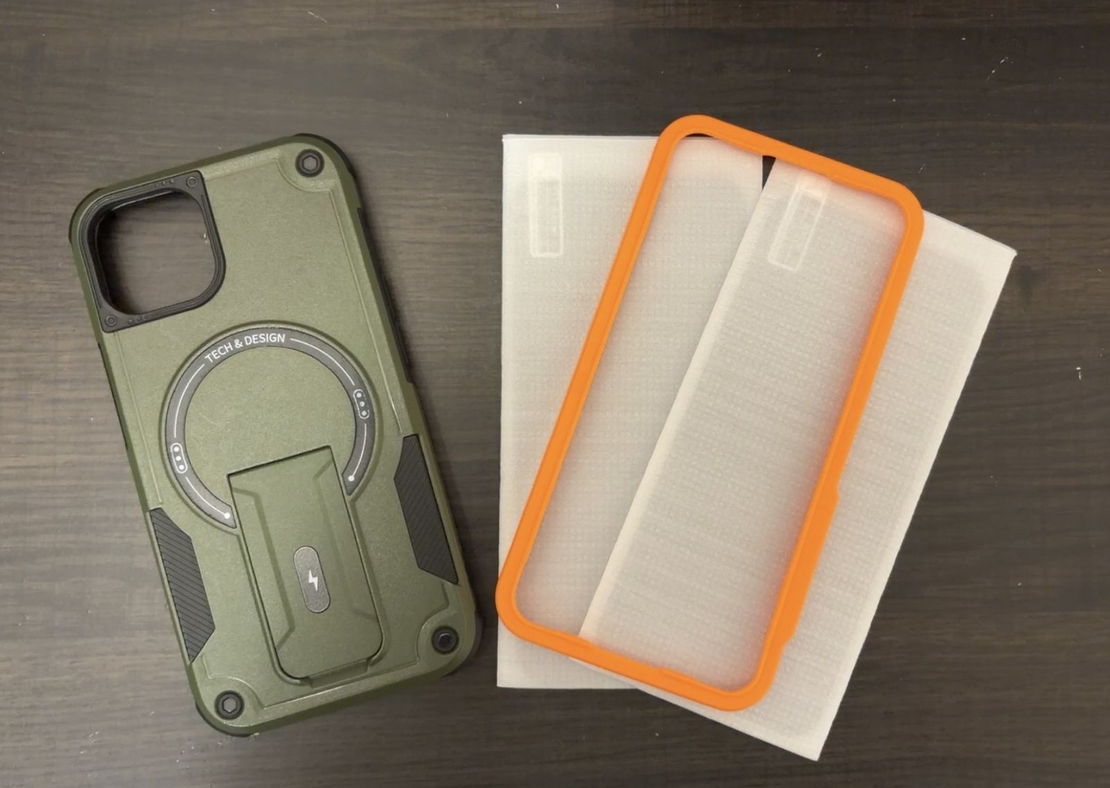 iPhone 13 Phonecase And 2 Privacy Screen Protector