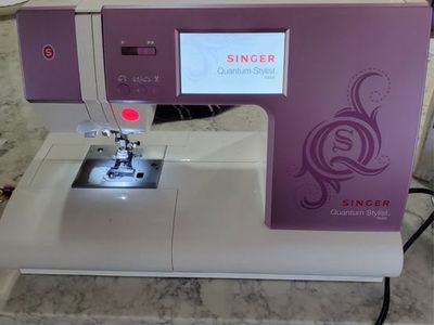 Singer Quantum Stylist 9960 Computerized Sewing Machine with Manual - Purple/White