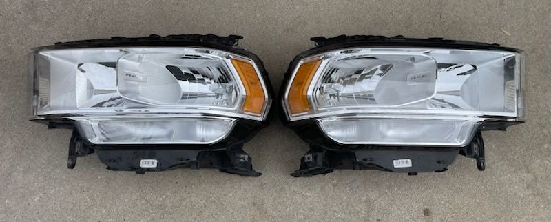 Ram 2500 head lights 19-24