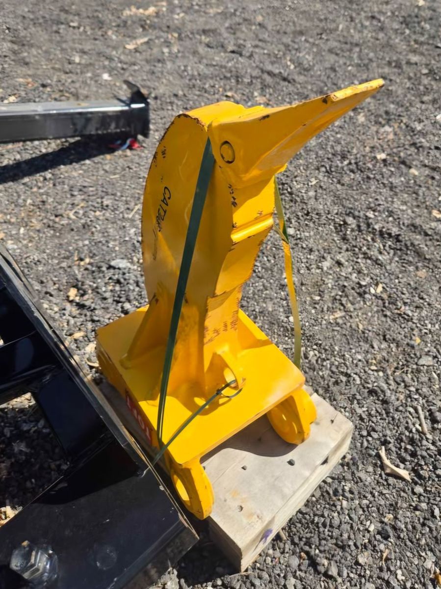 NEW Toft Ripper for Cat 305 / 306, add $125 for (2) 45 mm Pins (Mini Excavator)