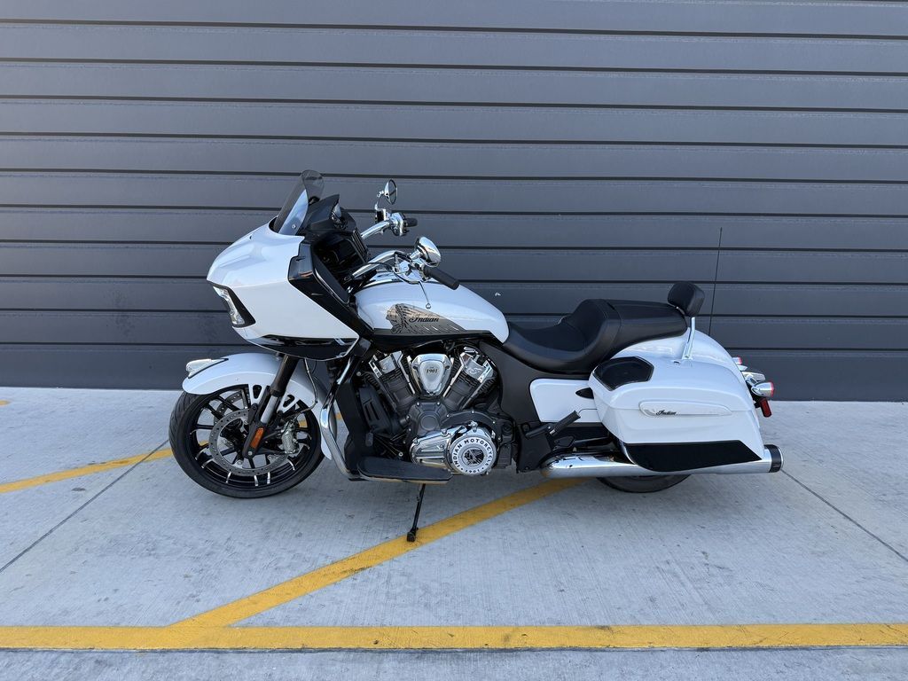 2024 Indian Motorcycle® Challenger® Limited with PowerBand Audio Package Ghost White Metallic