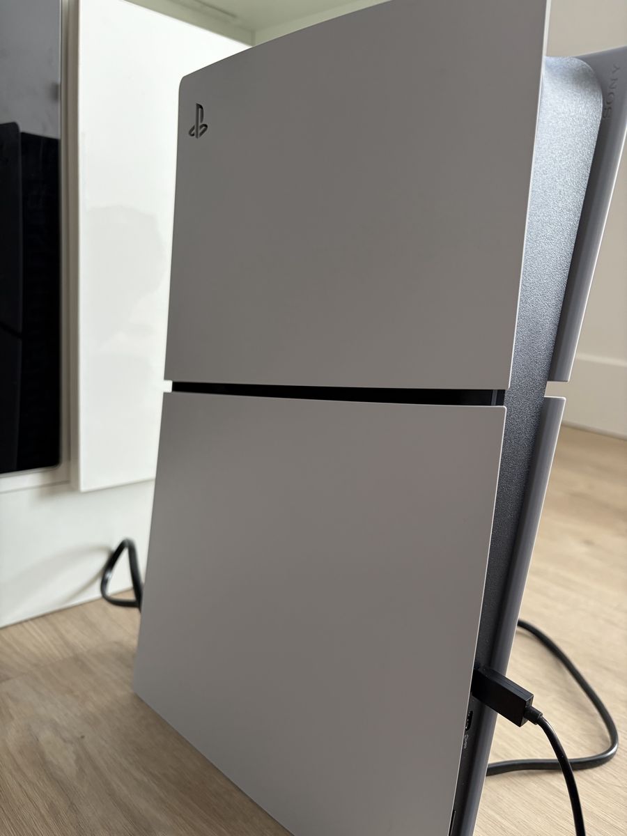 Main image 6