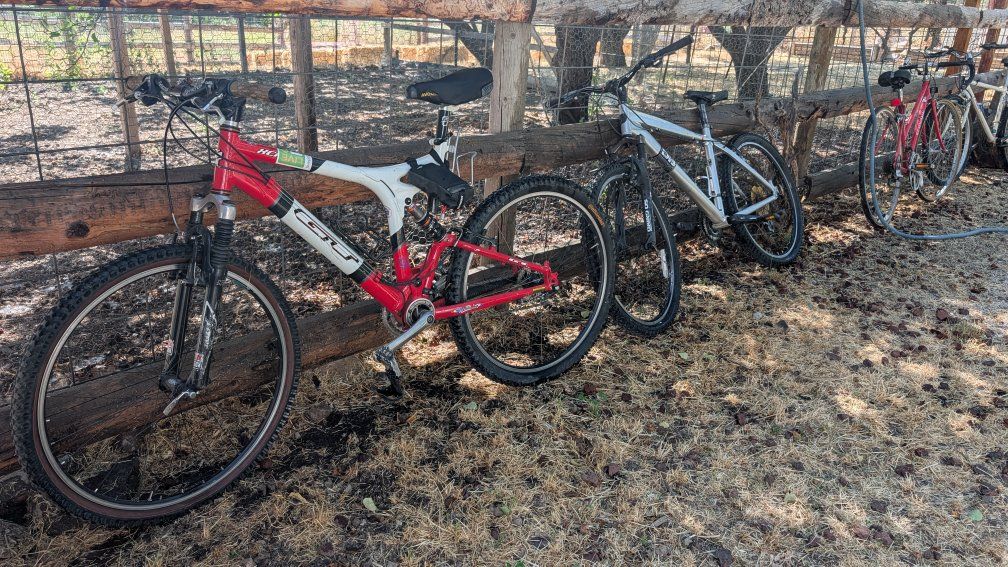 Lots of bikes. GT RTS Full Suspension Mountain Bike Medium 18in Frame Syncros Handlebars Shimano Deore