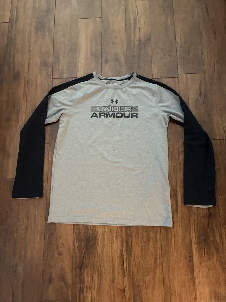 Under Armour Youth Extra Large Long Sleeve Shirt